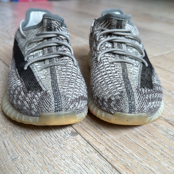 YEEZY AUTHENTIC! Great condition no holes nor rips. Size 3.5 - Picture 7 of 7